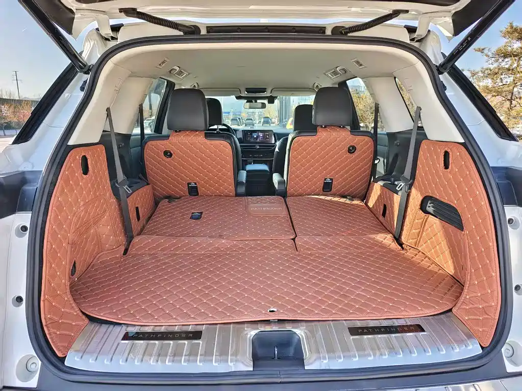 NISSAN EXPLORING THE LAND