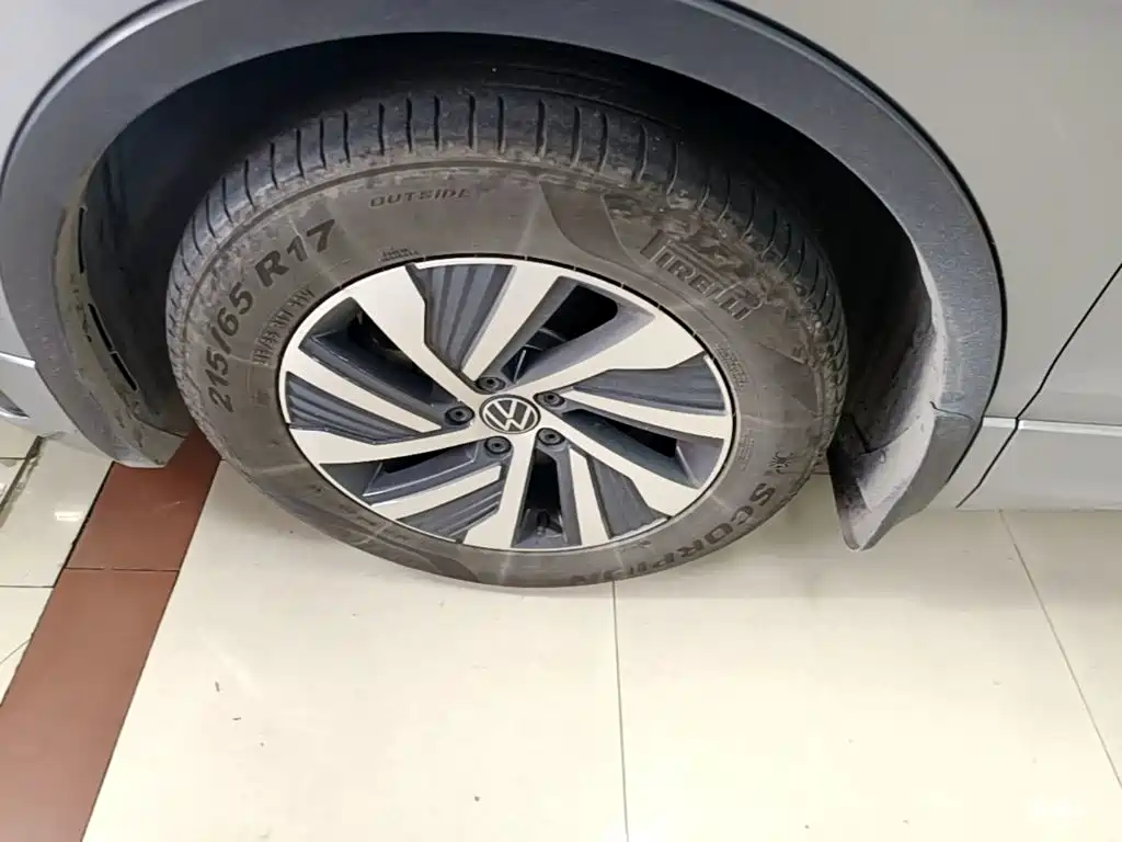 Volkswagen Tiguan L PHEV — миниатюра 23