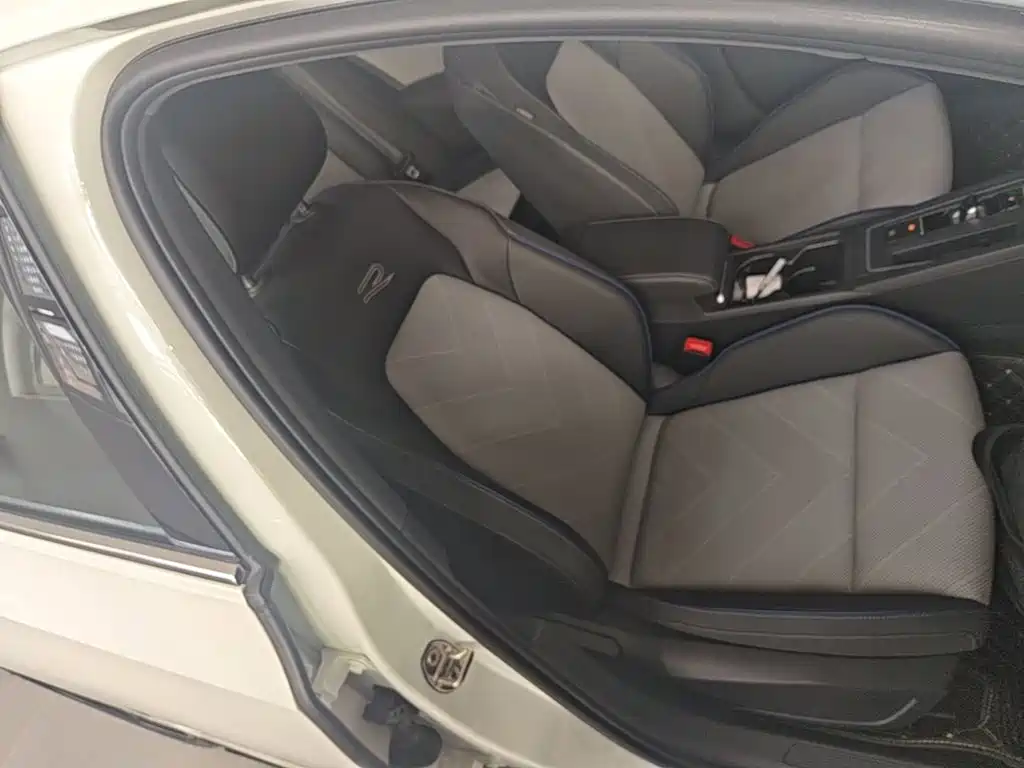 Volkswagen Golf — миниатюра 25