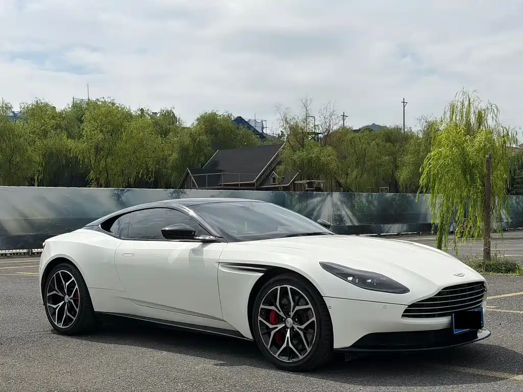 Aston Martin DB11 — миниатюра 3