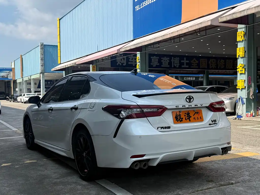 Toyota Camry — миниатюра 5