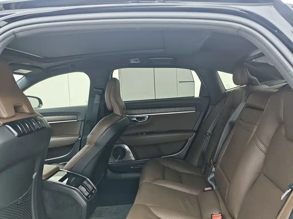 Volvo S90 — миниатюра 13