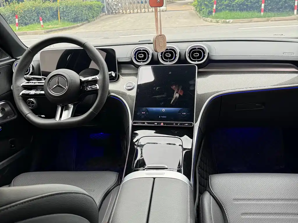 Mercedes-Benz C-Class — миниатюра 12