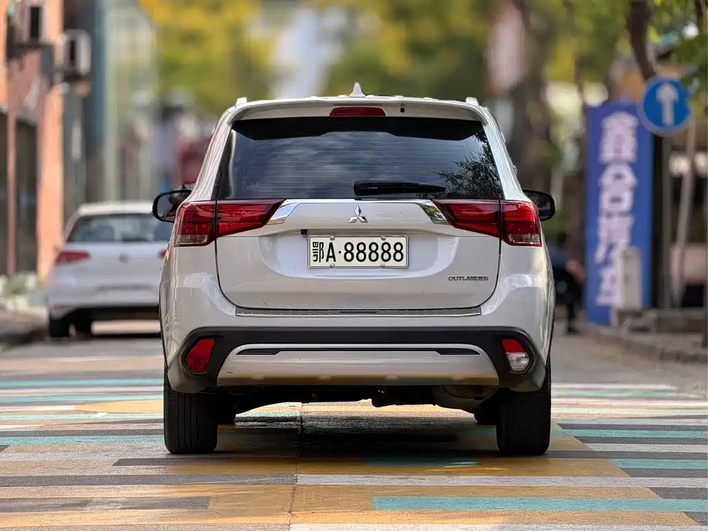 Mitsubishi Outlander — миниатюра 5