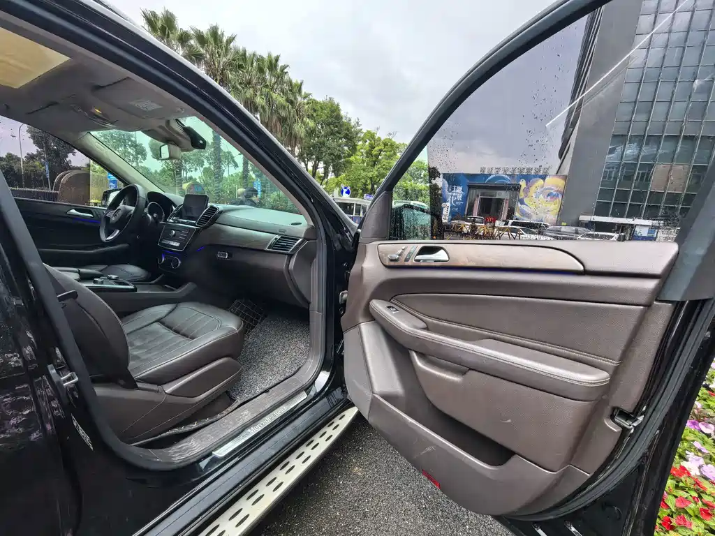 Mercedes-Benz GLE (Import) — миниатюра 13