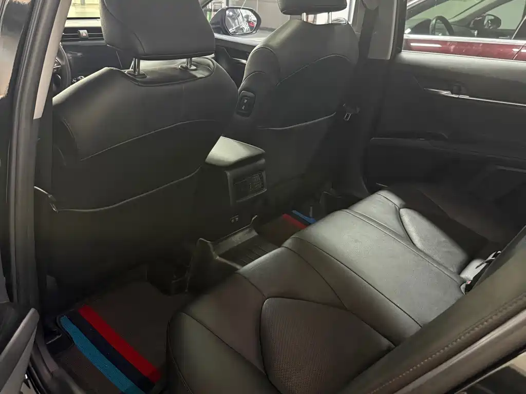 Toyota Camry — миниатюра 3