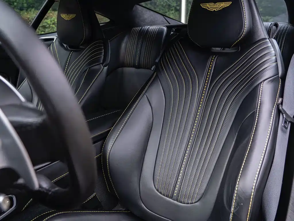 Aston Martin DB11 — миниатюра 11