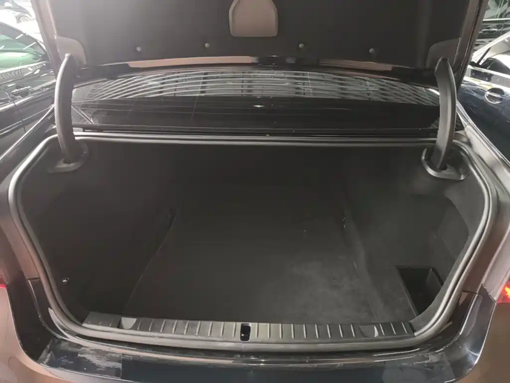 BMW 7 Series — миниатюра 19