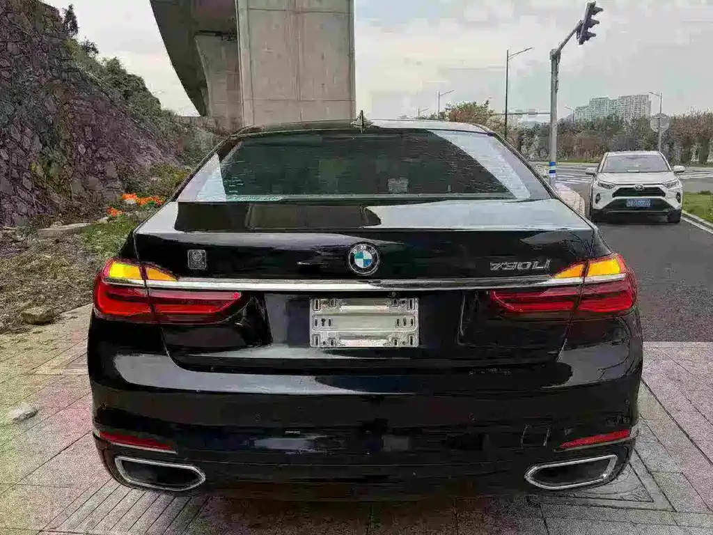 BMW 7 SERIES