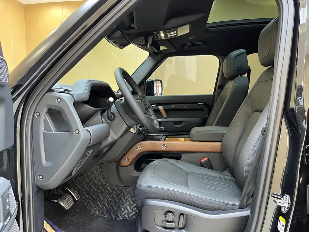 Land Rover Defender — миниатюра 4