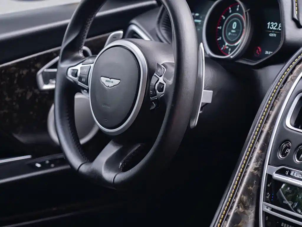 Aston Martin DB11 — миниатюра 19
