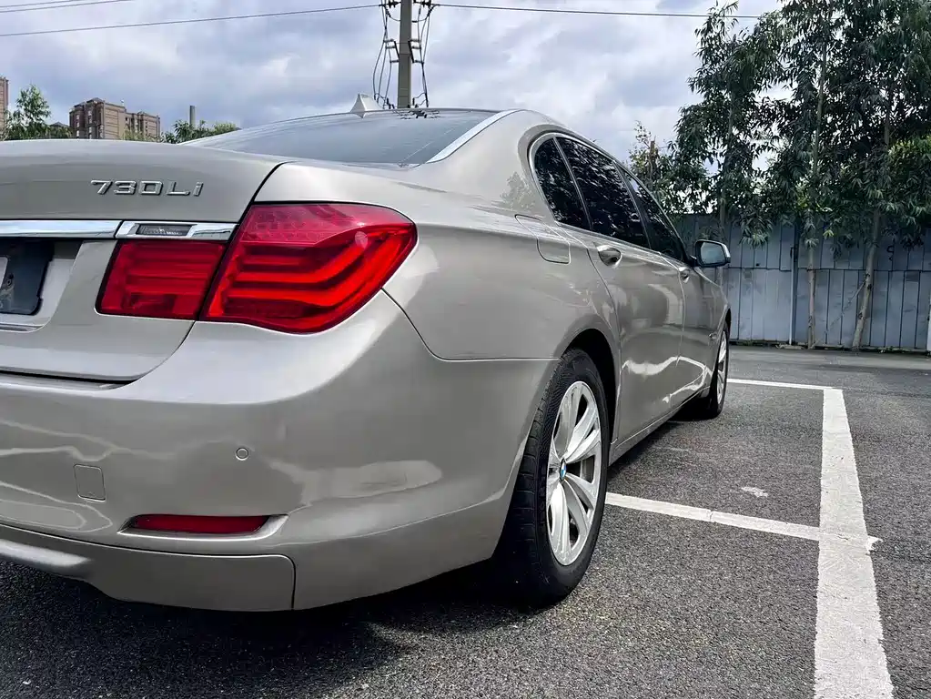 BMW 7 Series — миниатюра 8