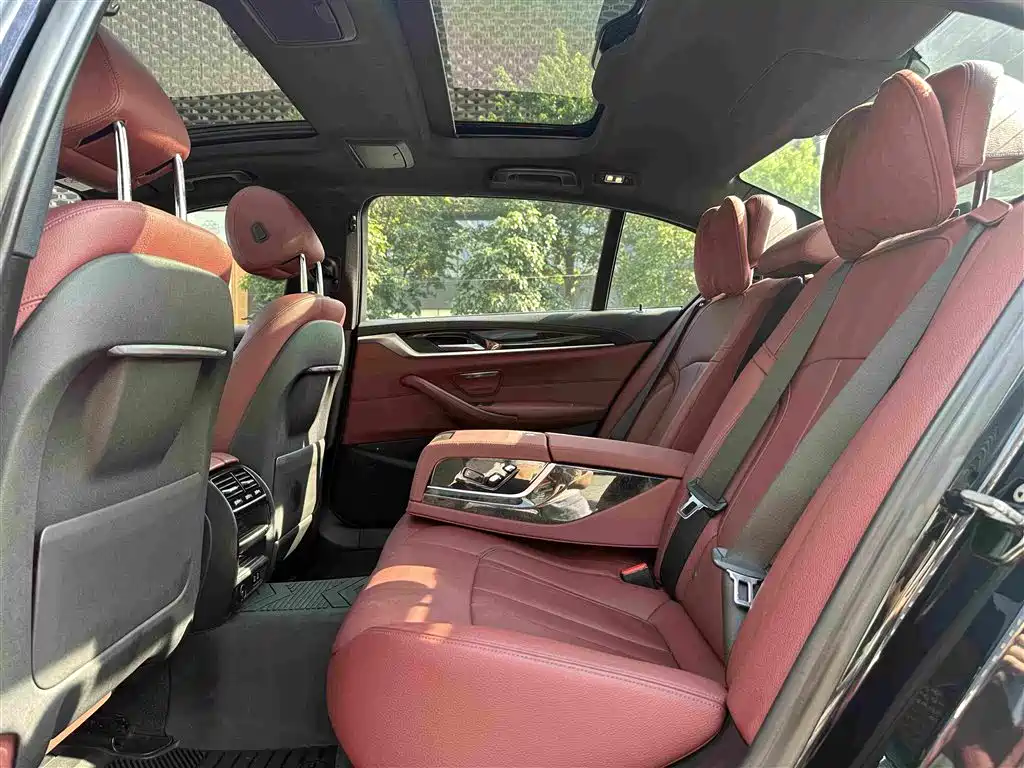 BMW 5 Series — миниатюра 20