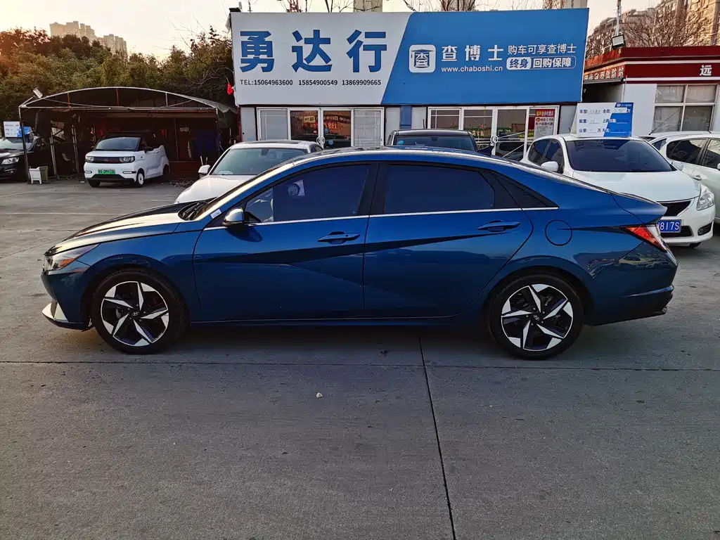 HYUNDAI ELANTRA