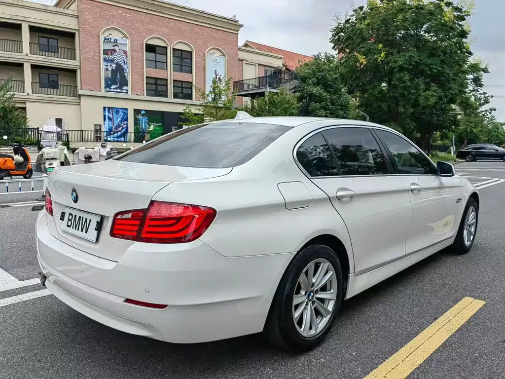BMW 5 Series — миниатюра 9
