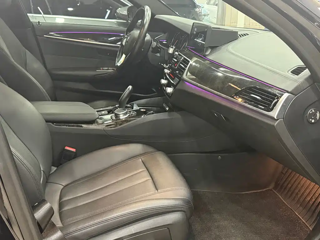 BMW 5 Series — миниатюра 10