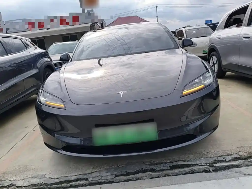 Tesla Model 3 — миниатюра 3