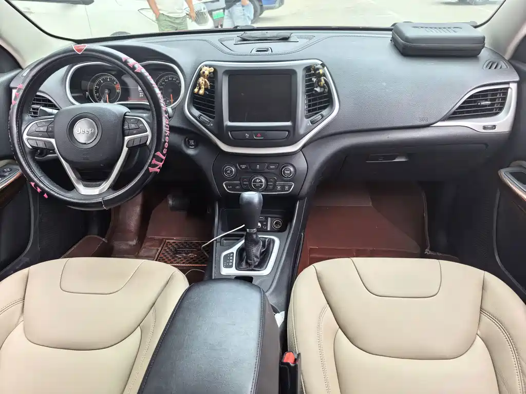 Jeep Cherokee — миниатюра 10