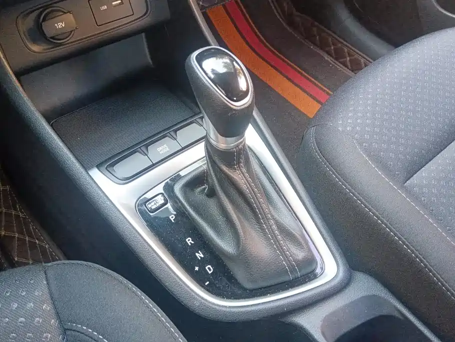 Hyundai Elantra — миниатюра 16