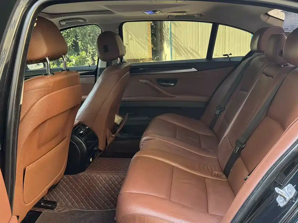 BMW 5 Series — миниатюра 8