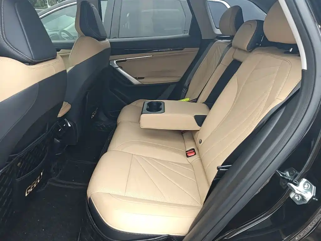 Geely Boyue L — миниатюра 17