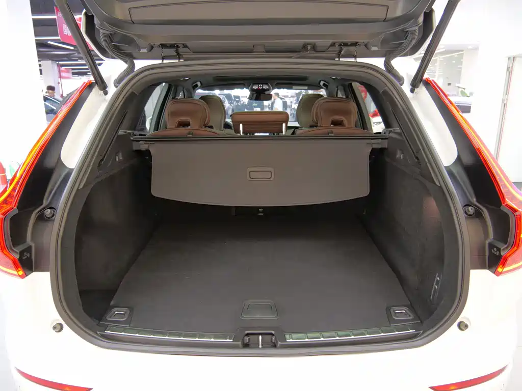 Volvo XC60 PHEV — миниатюра 18