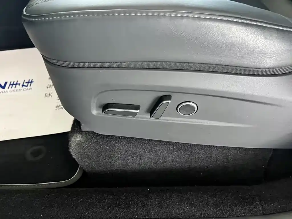 Tesla Model Y — миниатюра 14