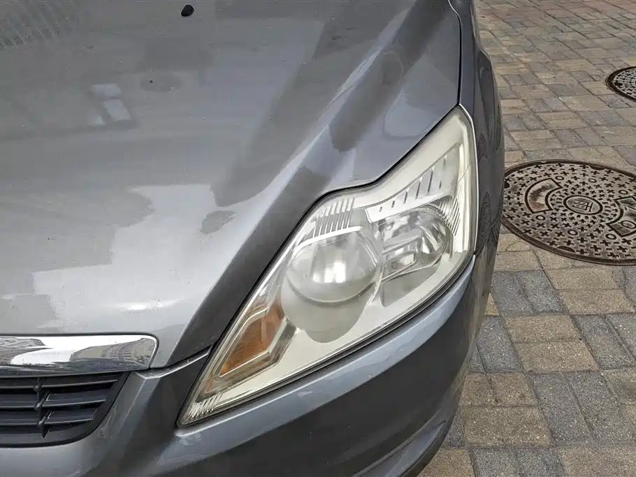Ford Focus 2012 1.8L MT Fashion
