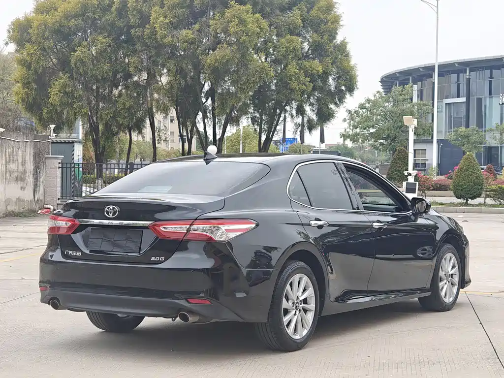 TOYOTA CAMRY