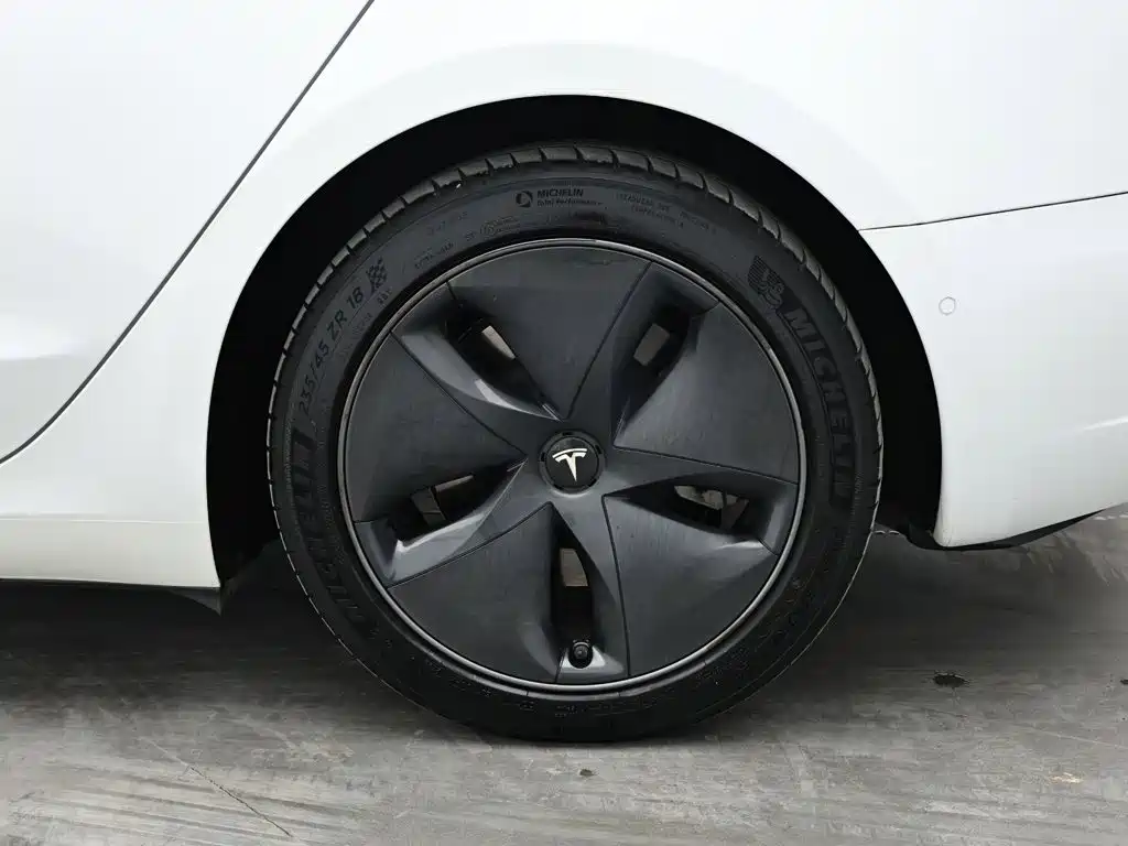 Tesla Model 3 — миниатюра 11