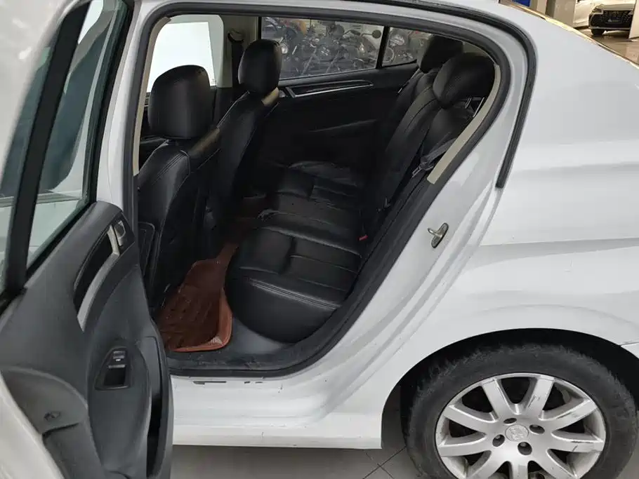 Peugeot 308 — миниатюра 11