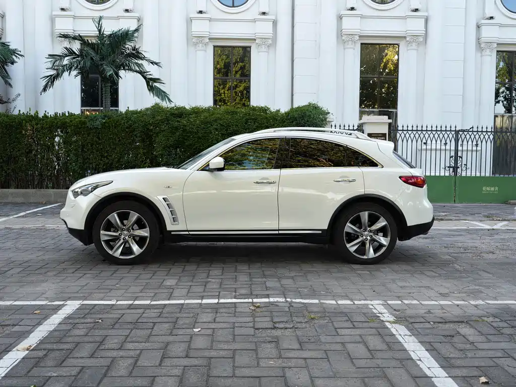Infiniti FX — миниатюра 8