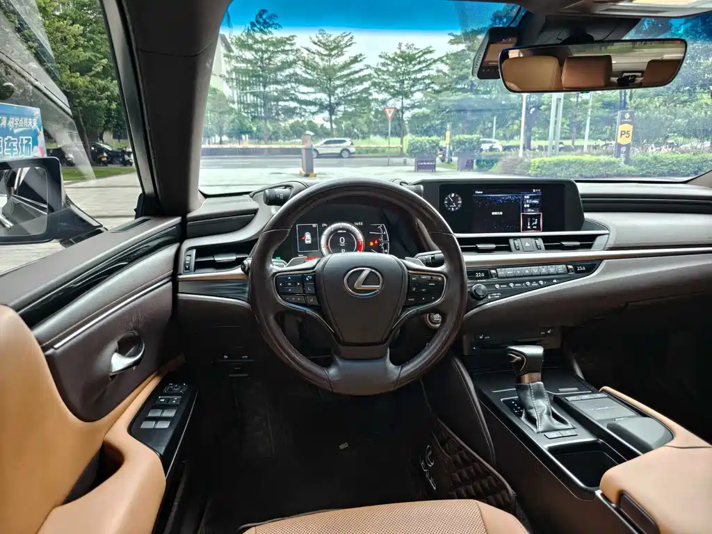 Lexus ES — миниатюра 12