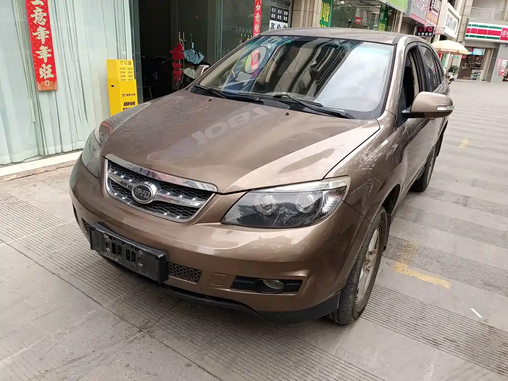 BYD S6