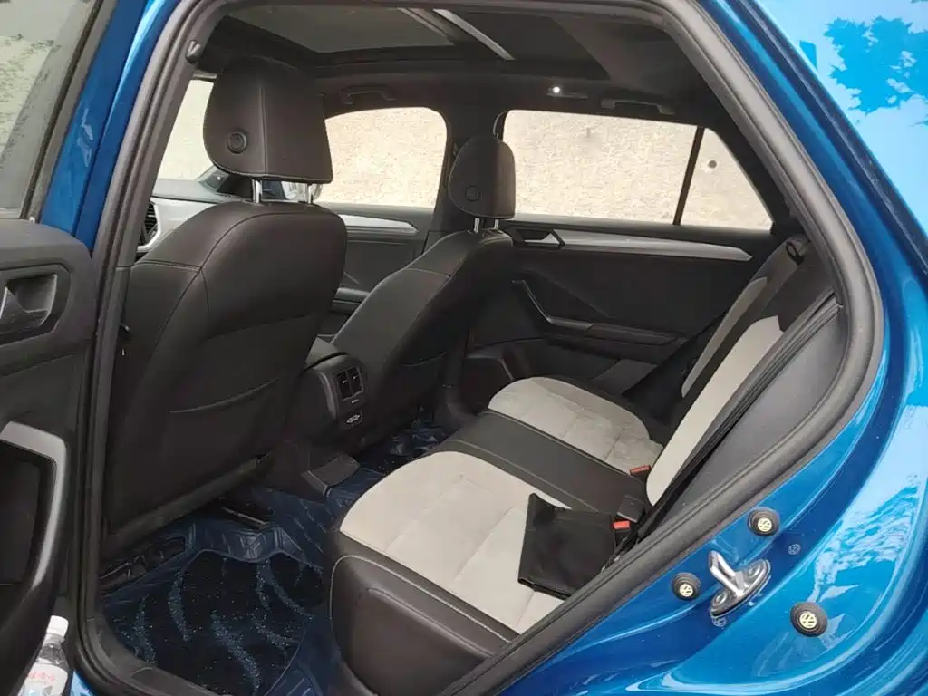Volkswagen T-Roc — миниатюра 17