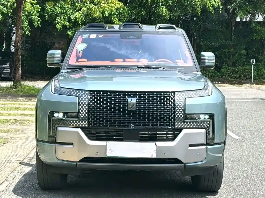 Yangwang Yangwang U8 — миниатюра 6