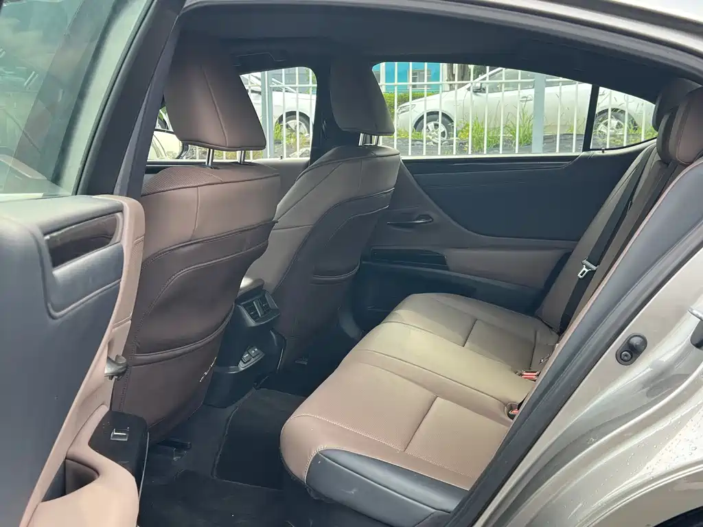 Lexus ES — миниатюра 9