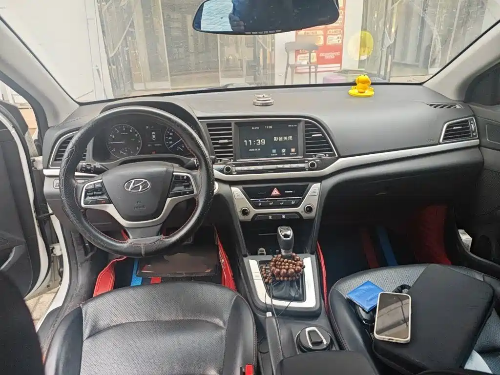 Hyundai Elantra — миниатюра 5