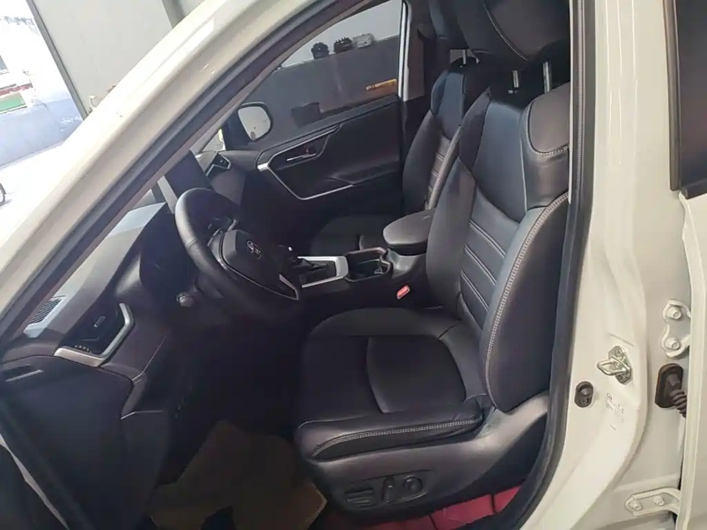 Toyota RAV4 — миниатюра 15