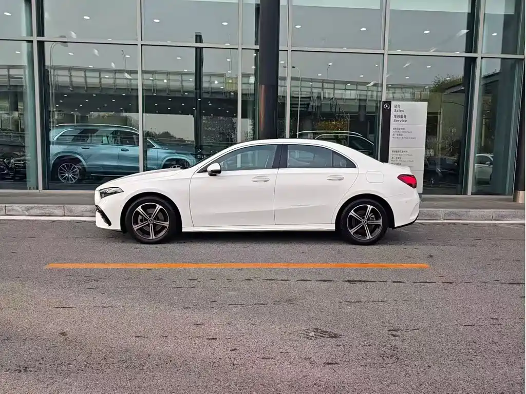 Mercedes-Benz A-Class A 2023 A 200 L Fashion