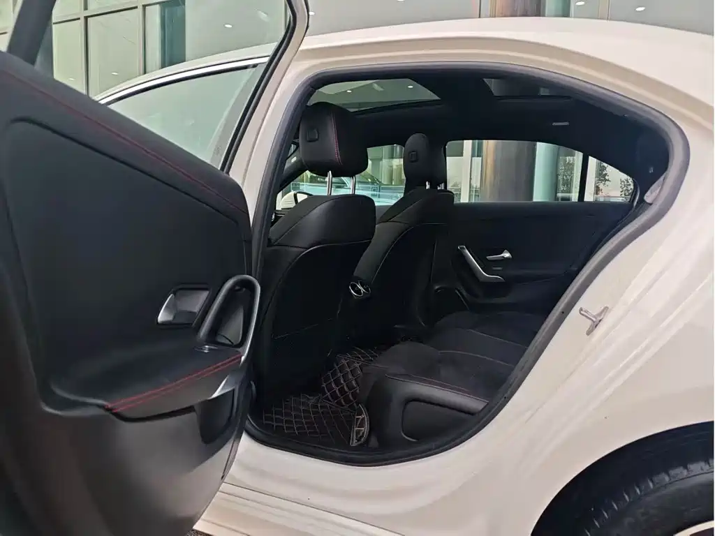 Mercedes-Benz A-Class A 2023 A 200 L Fashion