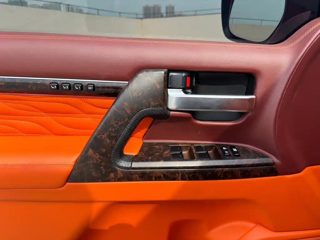 Toyota Land Cruiser — миниатюра 10