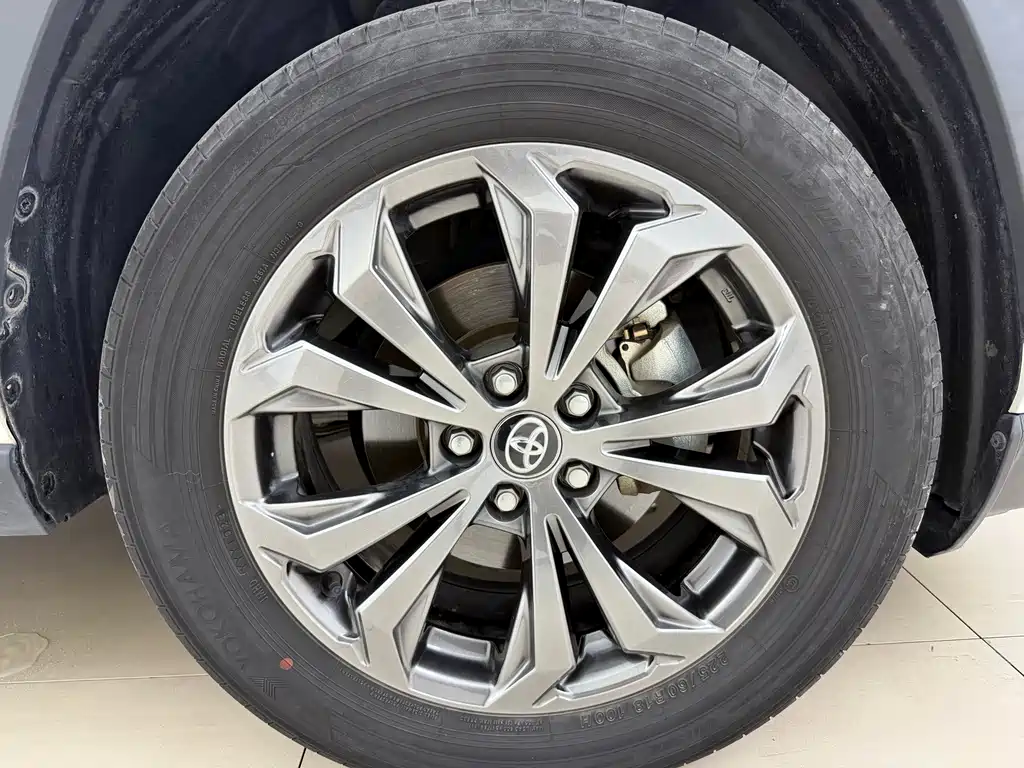 Toyota RAV4 — миниатюра 14