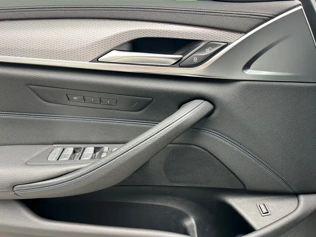 BMW 5 Series (Import) — миниатюра 16