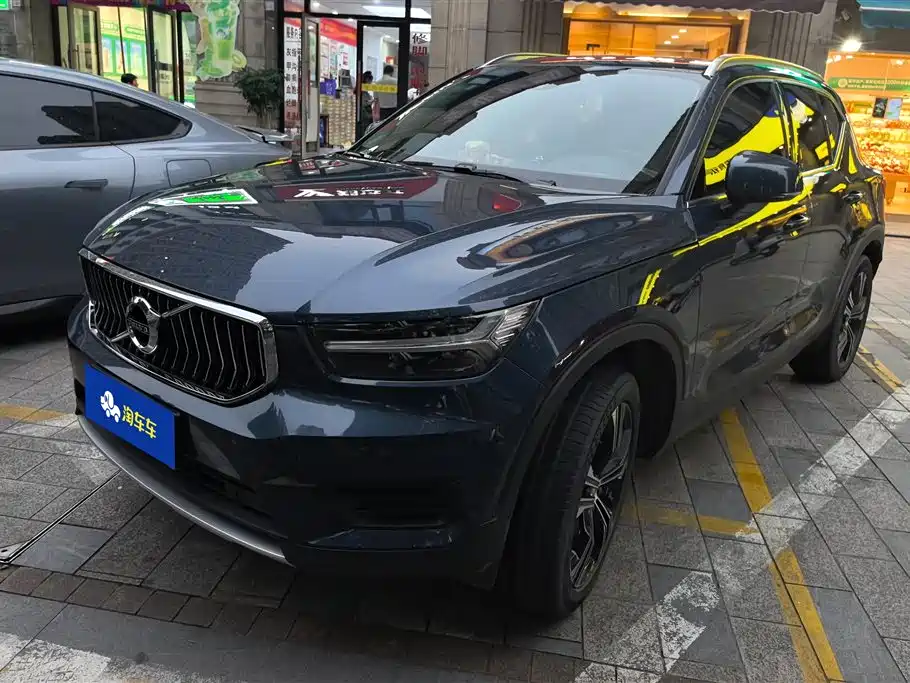 Купить Volvo XC40