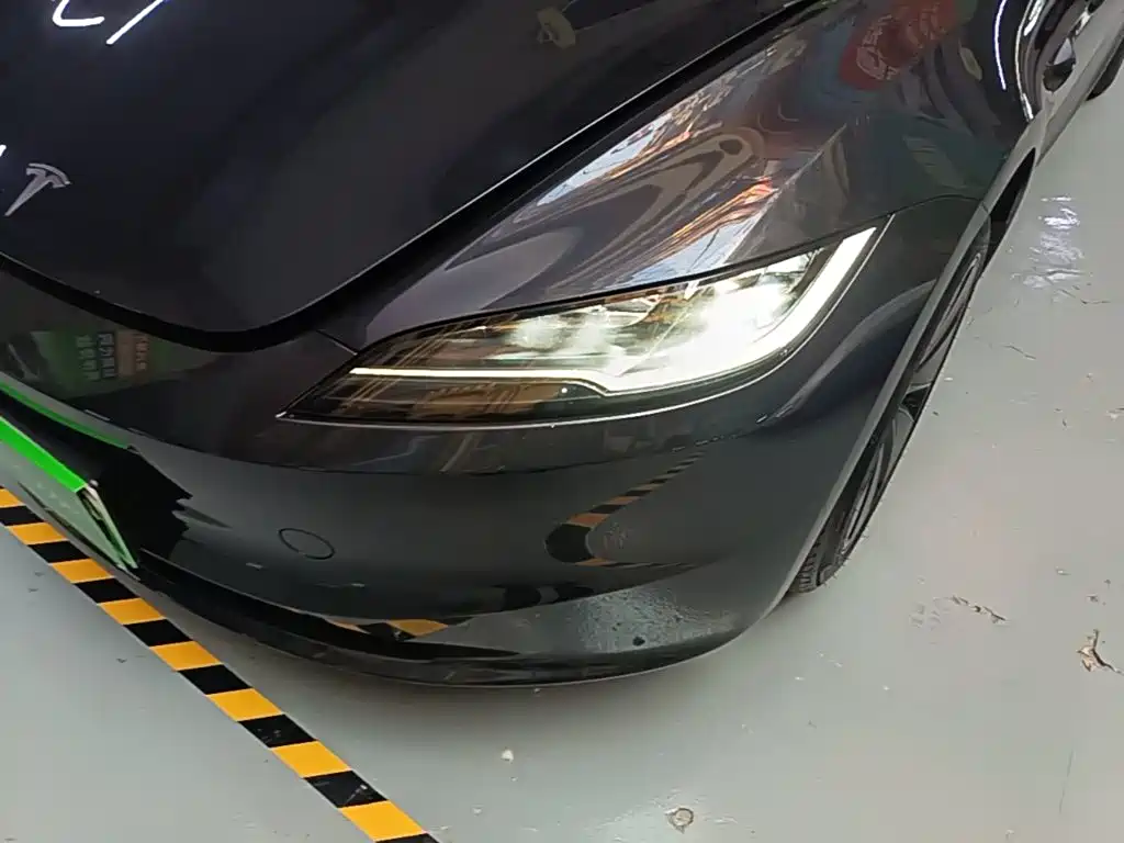 Tesla Model 3 — миниатюра 24