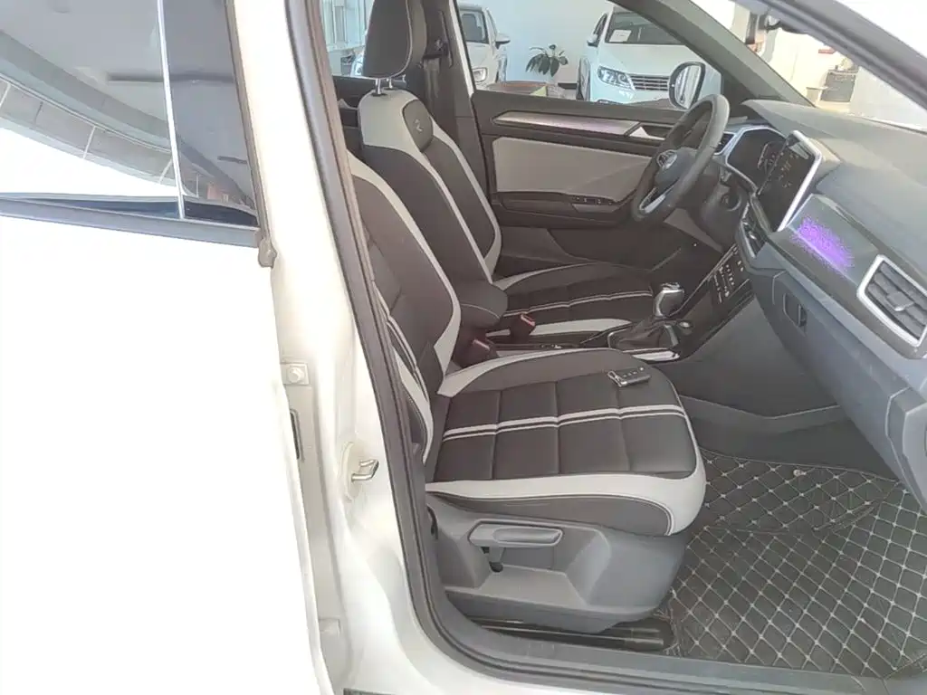 Volkswagen T-Roc — миниатюра 25