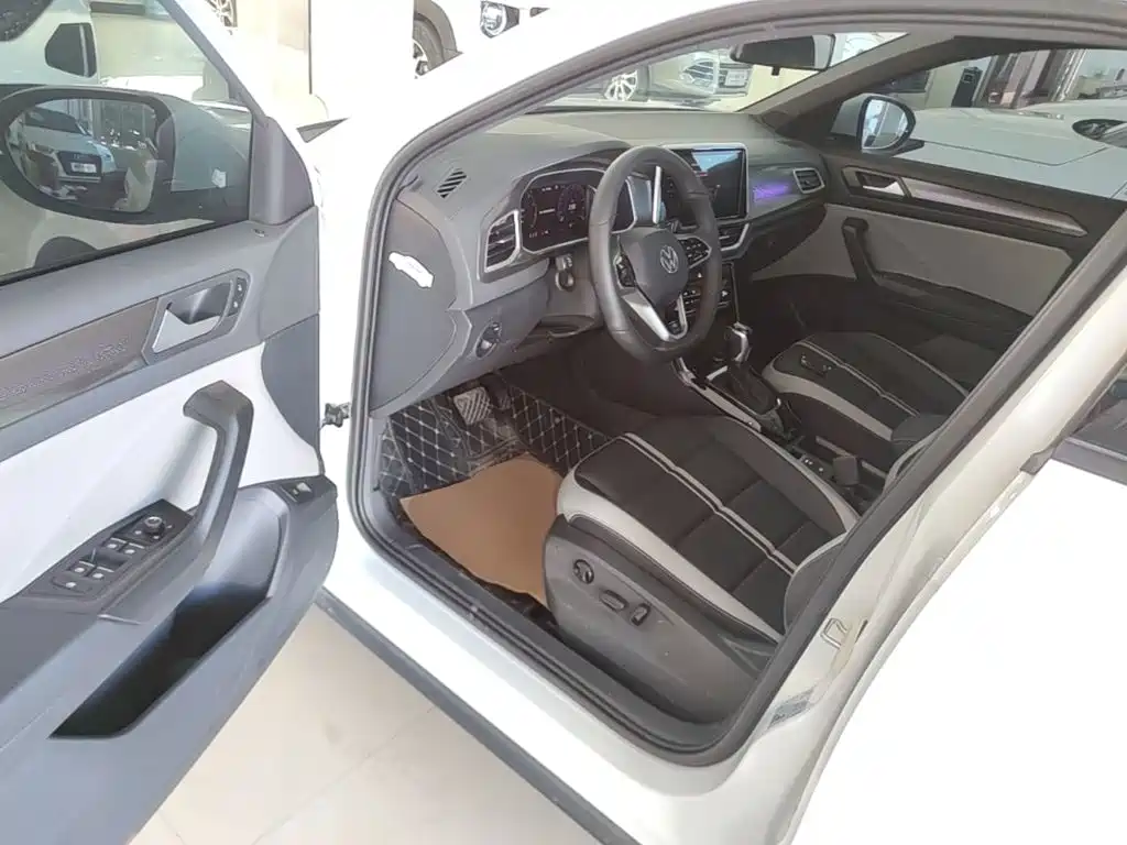 Volkswagen T-Roc — миниатюра 16