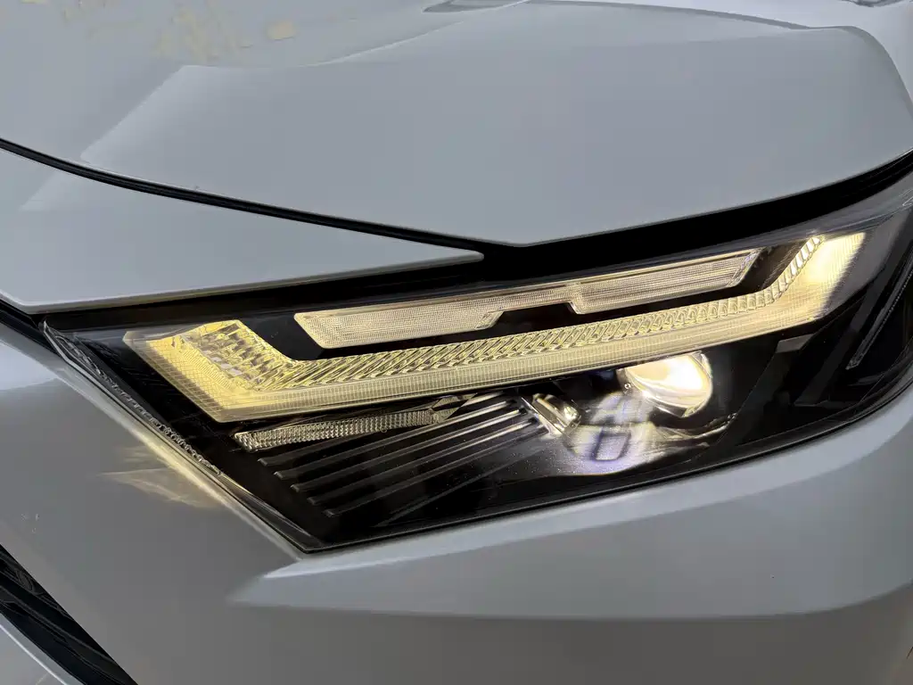 Toyota RAV4 — миниатюра 22