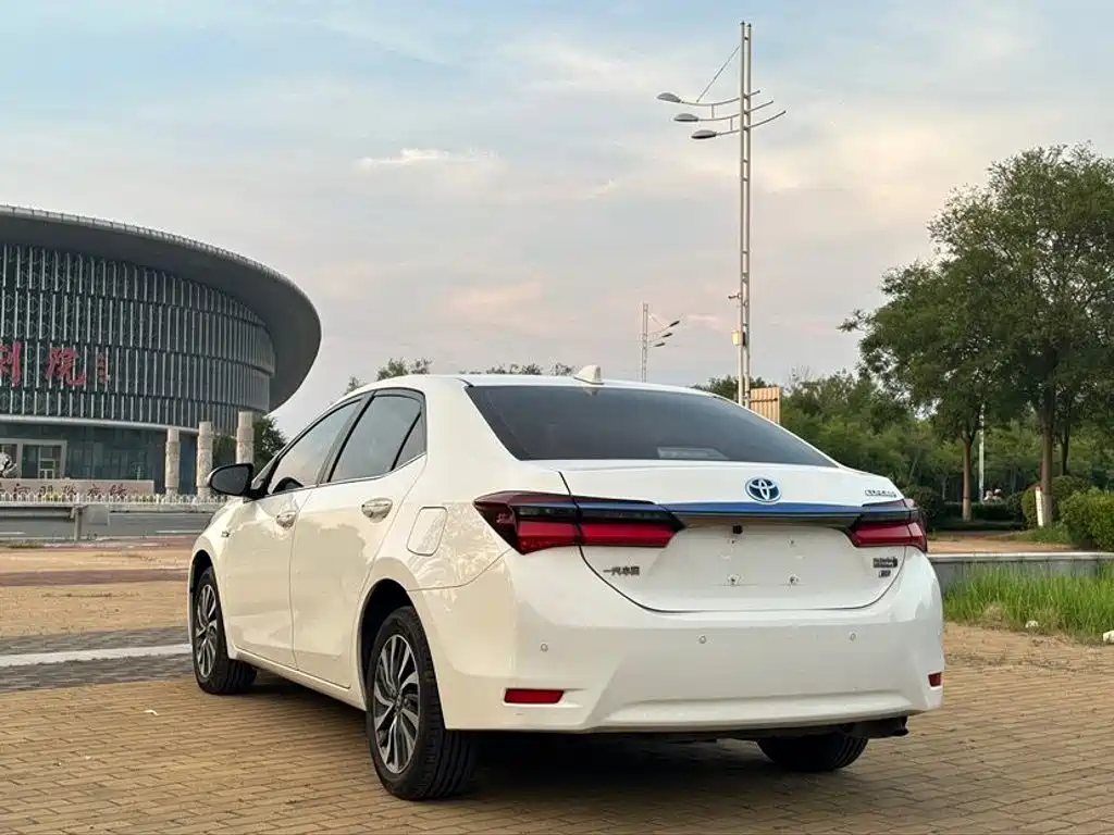 Toyota Corolla Hybrid — миниатюра 6